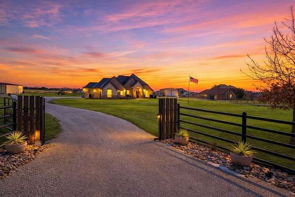 2.5 Acres of Residential Land with Home for Sale in Sanger, Texas