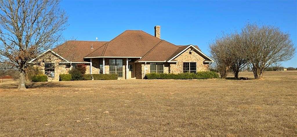 2.77 Acres of Residential Land with Home for Sale in Mount Vernon, Texas