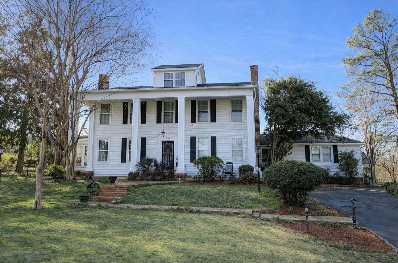 2 Acres of Residential Land with Home for Sale in Grenada, Mississippi