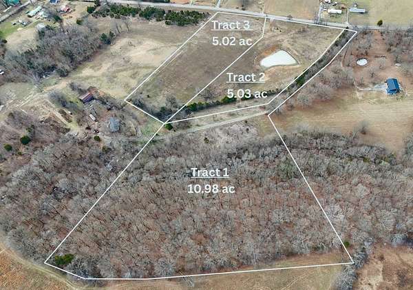 21 Acres of Land for Sale in Bethpage, Tennessee