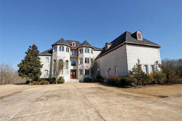 2.6 Acres of Residential Land with Home for Sale in Tupelo, Mississippi