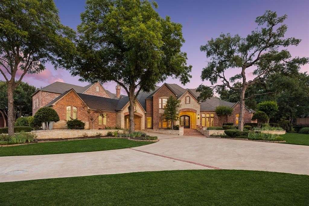 1.5 Acres of Residential Land with Home for Sale in Southlake, Texas