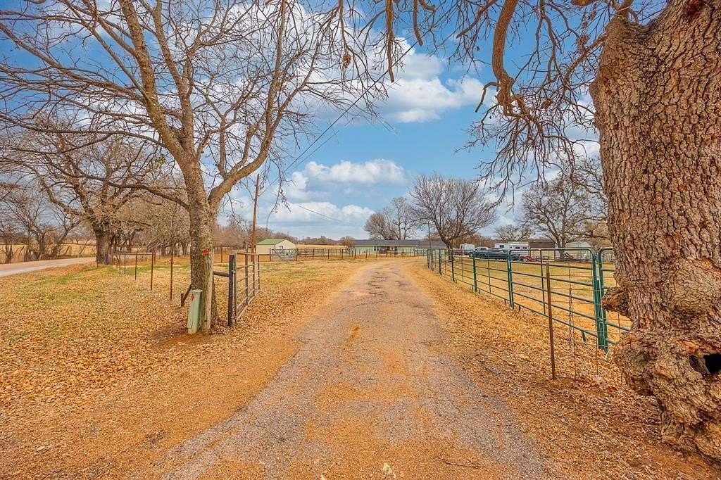 4.15 Acres of Residential Land with Home for Sale in Grandview, Texas