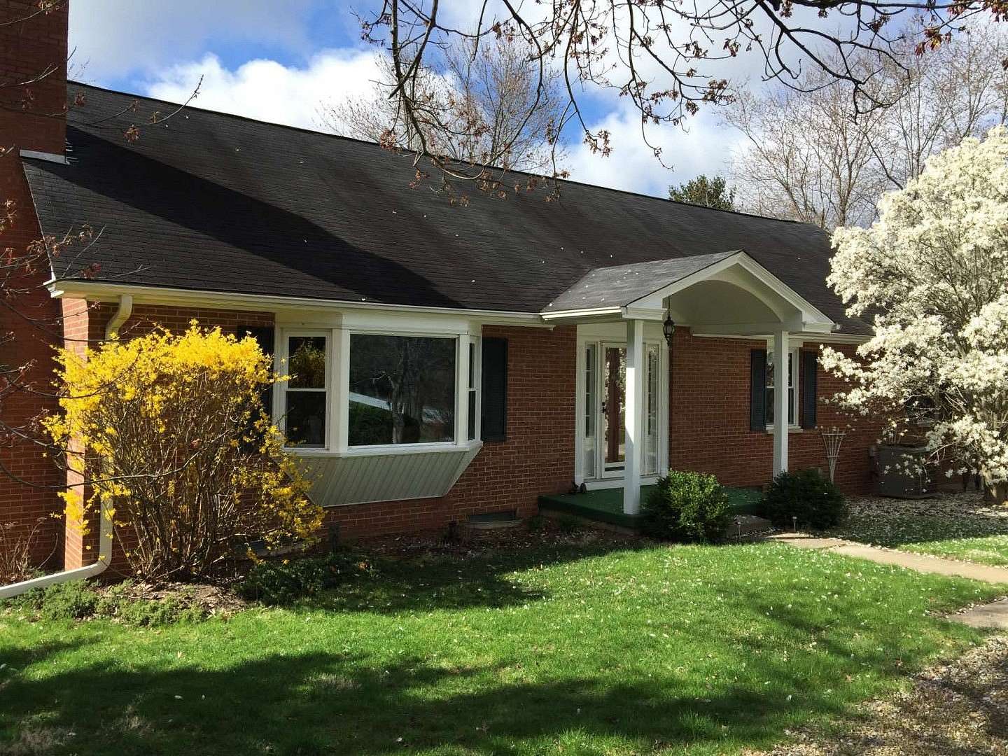 2.7 Acres of Residential Land with Home for Sale in Macomb, Illinois