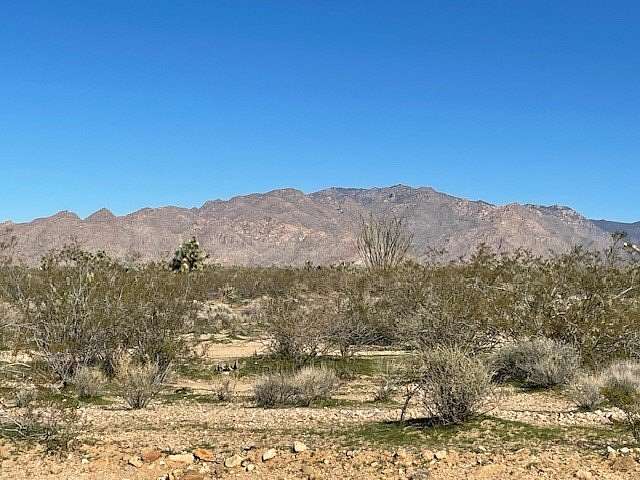 1.25 Acres of Land for Sale in Yucca, Arizona