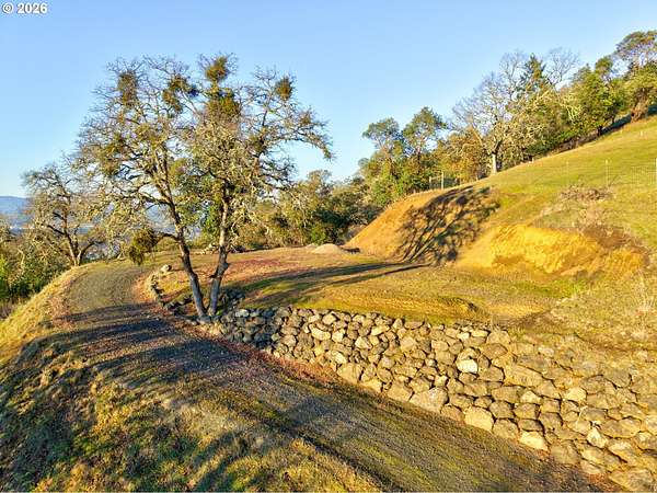 5 Acres of Residential Land for Sale in Roseburg, Oregon