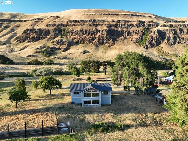 4.3 Acres of Residential Land with Home for Sale in Rufus, Oregon