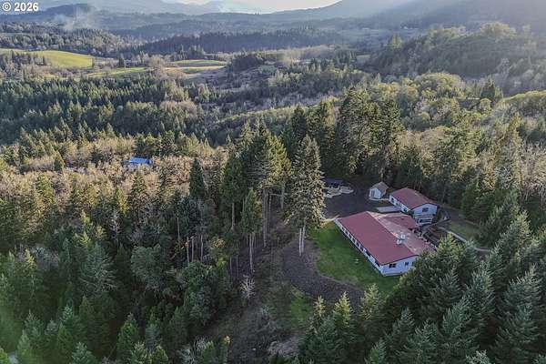 10.4 Acres of Land with Home for Sale in Roseburg, Oregon