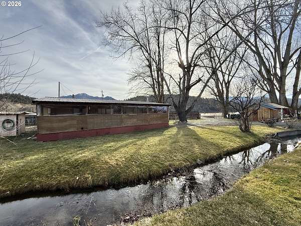 2.16 Acres of Residential Land with Home for Sale in Mount Vernon, Oregon