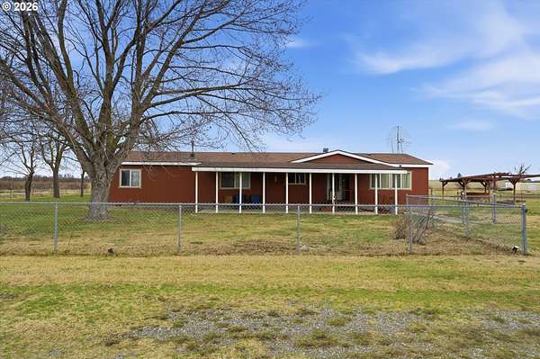 3.1 Acres of Residential Land with Home for Sale in Boardman, Oregon