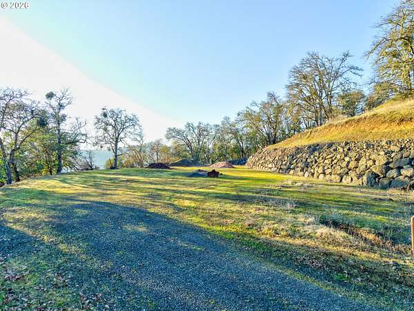 5 Acres of Residential Land for Sale in Roseburg, Oregon