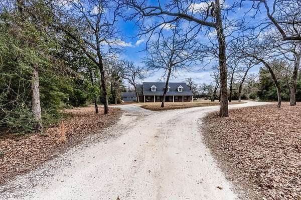 8.12 Acres of Residential Land with Home for Sale in Buffalo, Texas