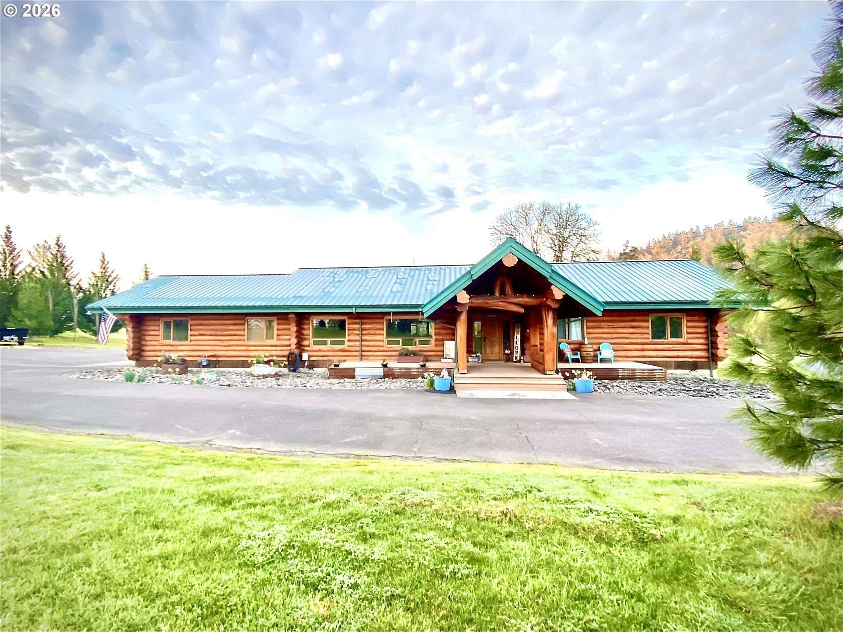 2.19 Acres of Land with Home for Sale in Roseburg, Oregon