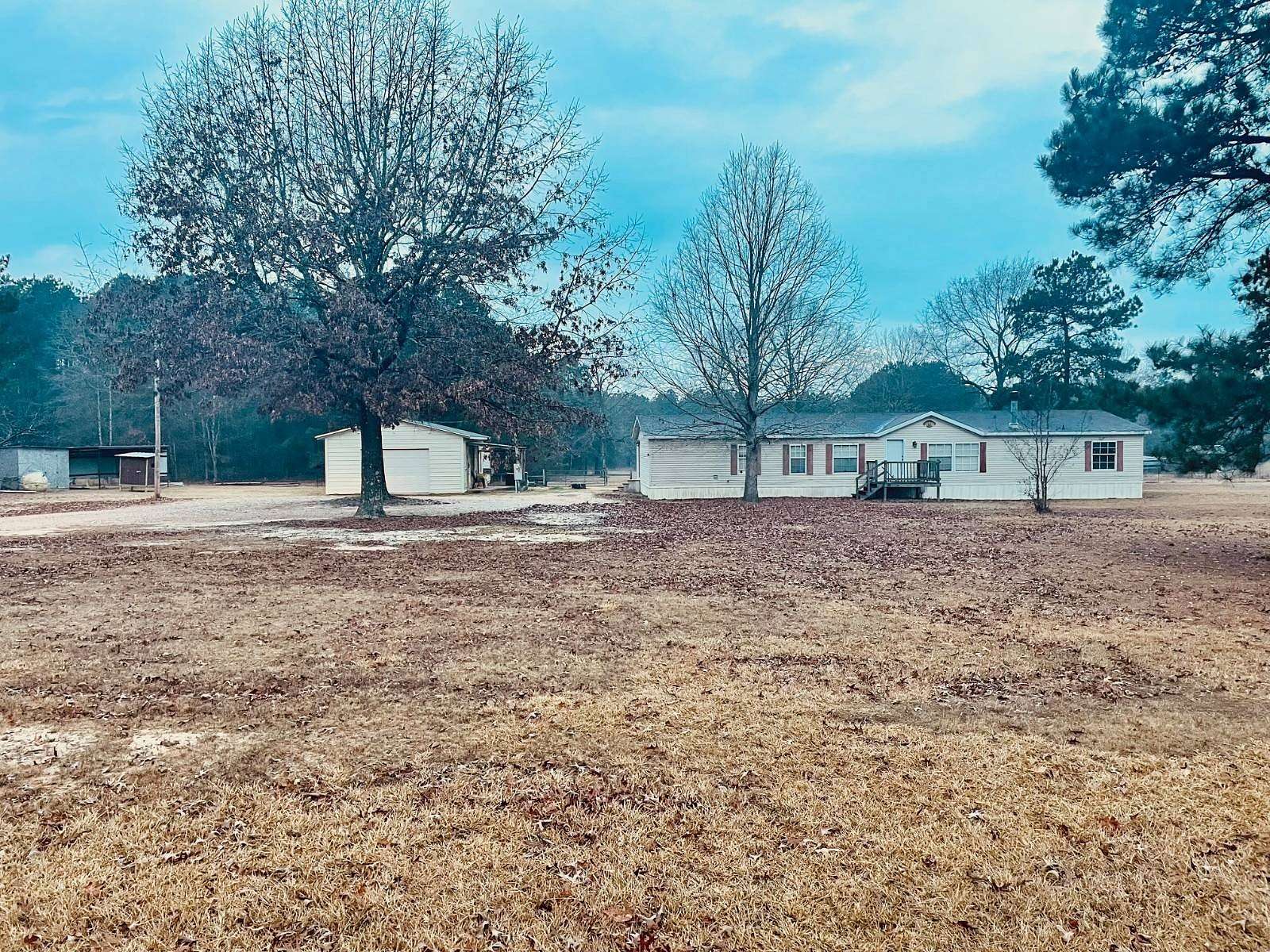 5 Acres of Residential Land with Home for Sale in Magnolia, Arkansas