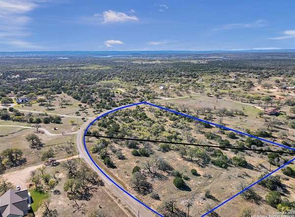 5 Acres of Residential Land for Sale in Kingsland, Texas