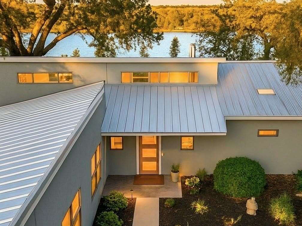 1.5 Acres of Land with Home for Sale in Cottonwood Shores, Texas