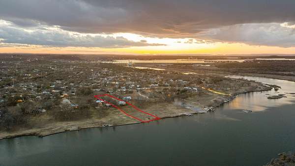 1.5 Acres of Residential Land with Home for Sale in Cottonwood Shores, Texas