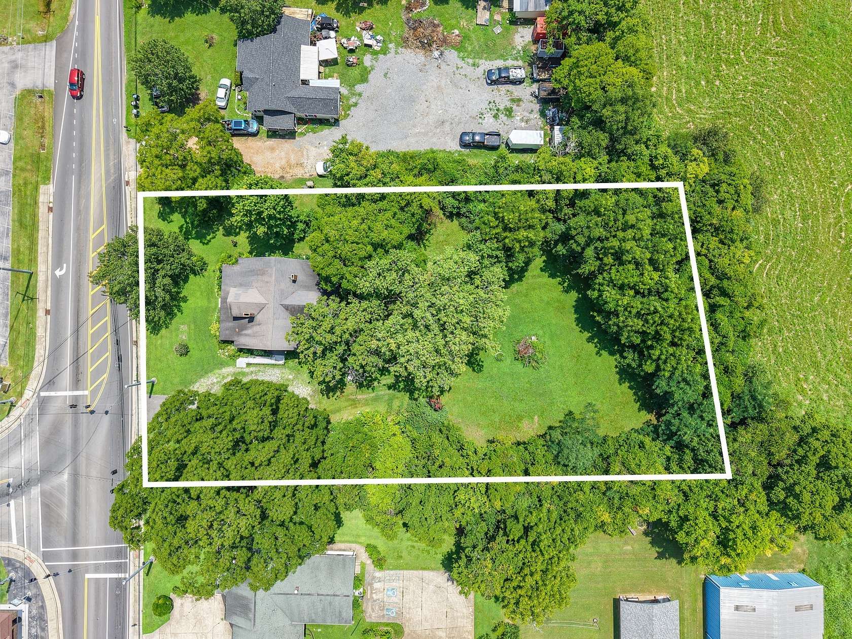 1 Acre of Improved Mixed-Use Land for Sale in La Vergne, Tennessee