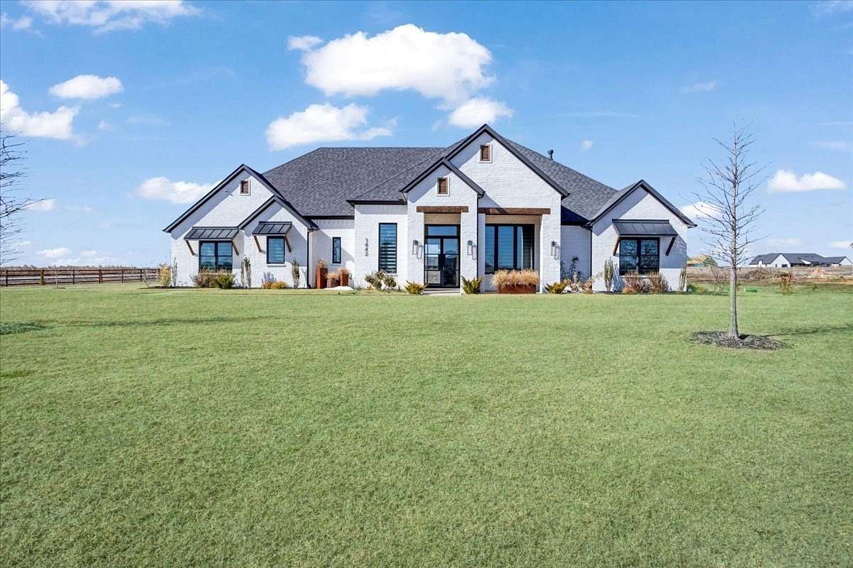 1.8 Acres of Land with Home for Sale in Van Alstyne, Texas
