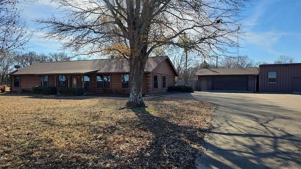 3.16 Acres of Residential Land with Home for Sale in Edgewood, Texas