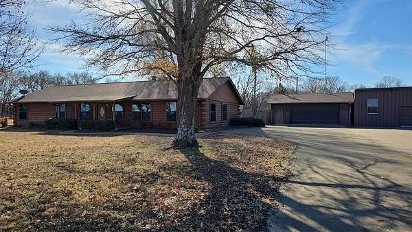 3.16 Acres of Residential Land with Home for Sale in Edgewood, Texas