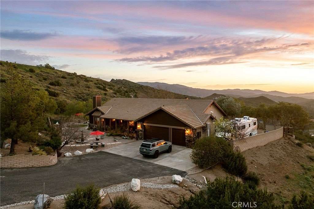 6 Acres of Land with Home for Sale in Agua Dulce, California