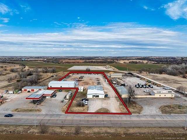 4.25 Acres of Improved Commercial Land for Sale in Chickasha, Oklahoma