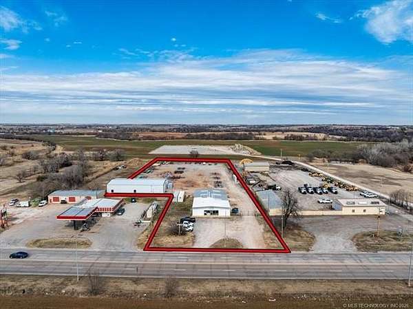4.25 Acres of Improved Commercial Land for Sale in Chickasha, Oklahoma
