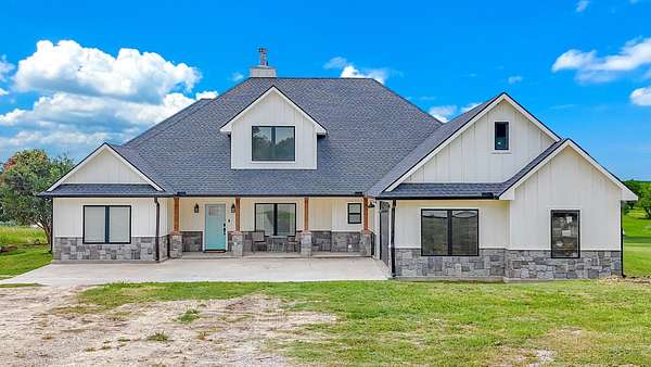 2.84 Acres of Land with Home for Sale in Corsicana, Texas