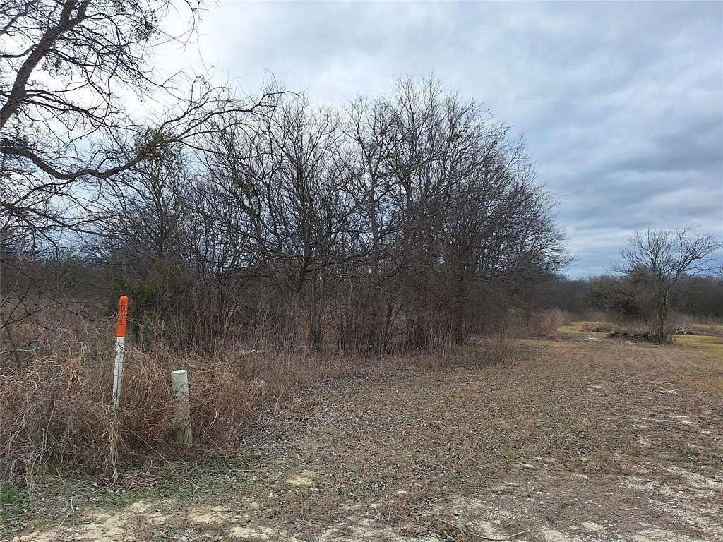 6 Acres of Land for Sale in Blum, Texas