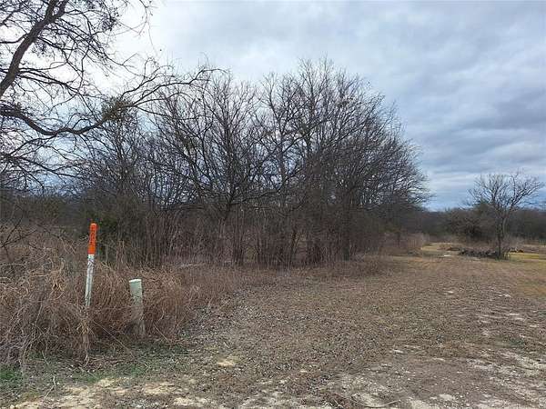 6 Acres of Land for Sale in Blum, Texas