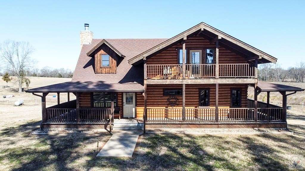 5.2 Acres of Residential Land with Home for Sale in De Kalb, Texas