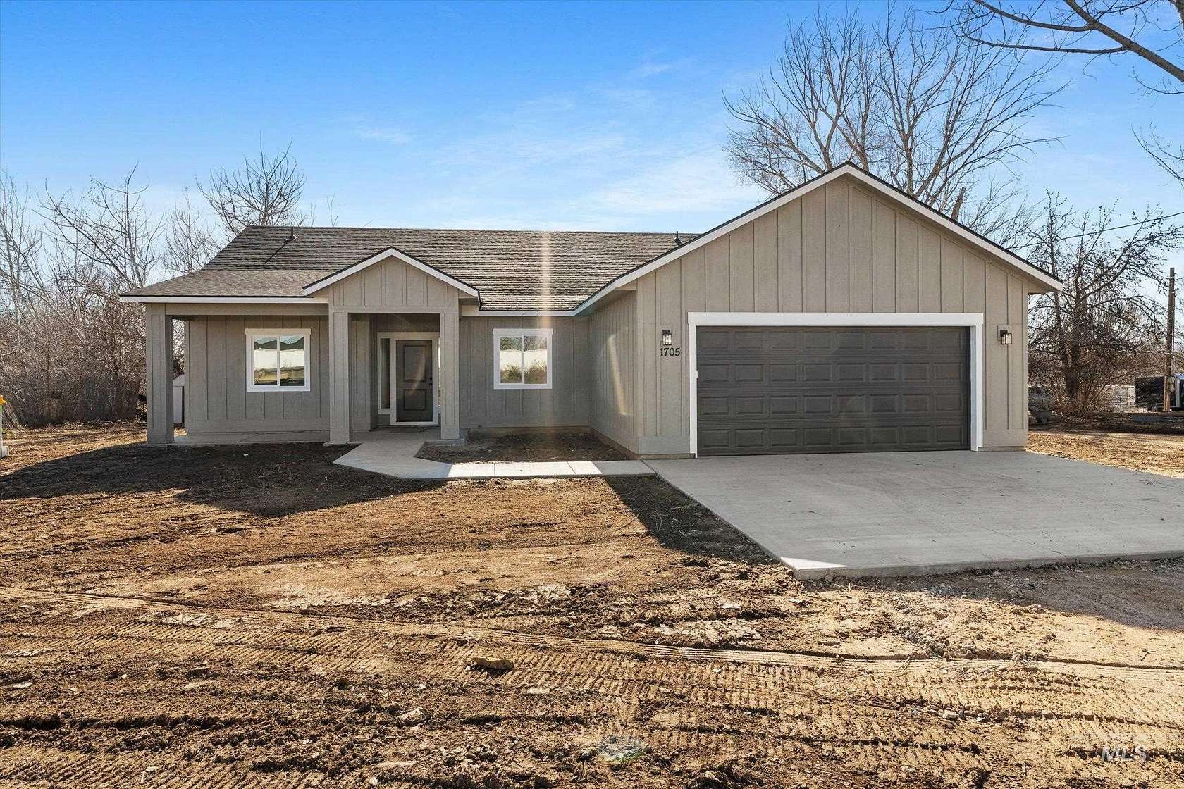 2 Acres of Residential Land with Home for Sale in Nampa, Idaho