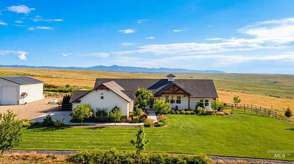 5 Acres of Residential Land with Home for Sale in Caldwell, Idaho