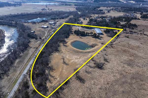 10 Acres of Residential Land with Home for Sale in Arkansas City, Kansas