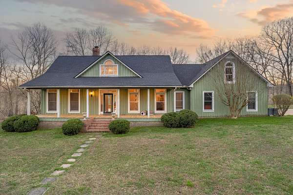 19.3 Acres of Land with Home for Sale in Lawrenceburg, Tennessee