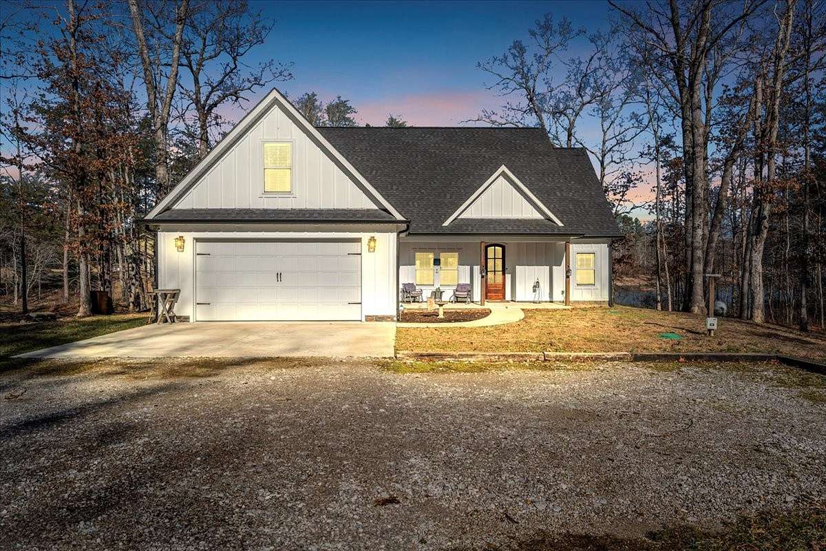 2.4 Acres of Residential Land with Home for Sale in Coalmont, Tennessee