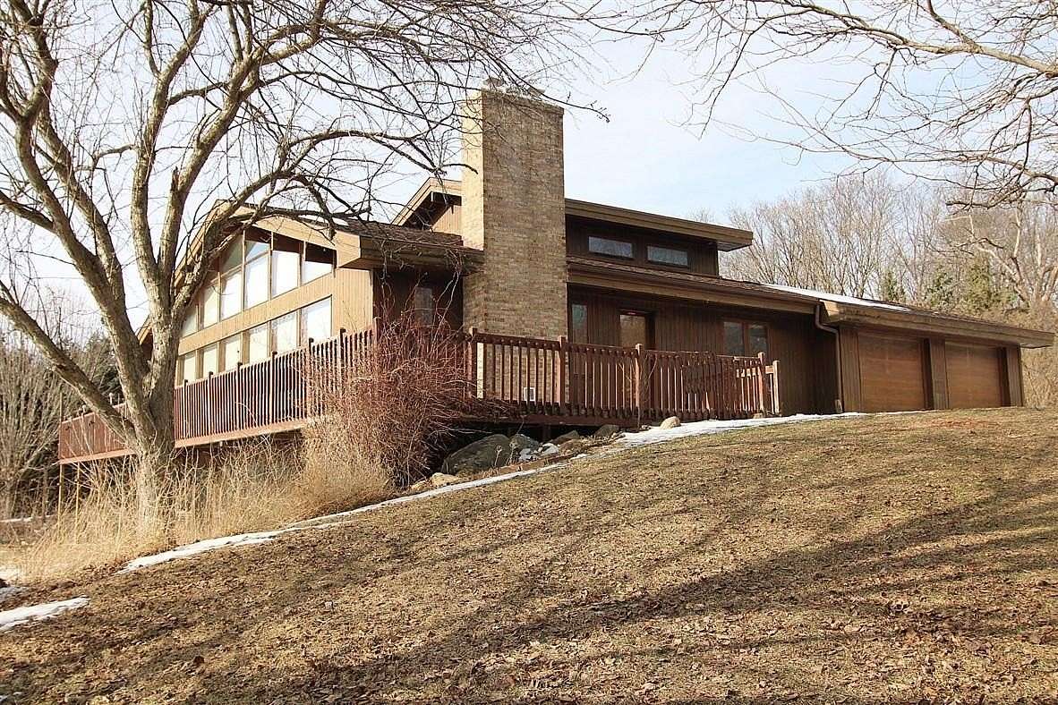 117 Acres of Agricultural Land with Home for Sale in Durand, Illinois