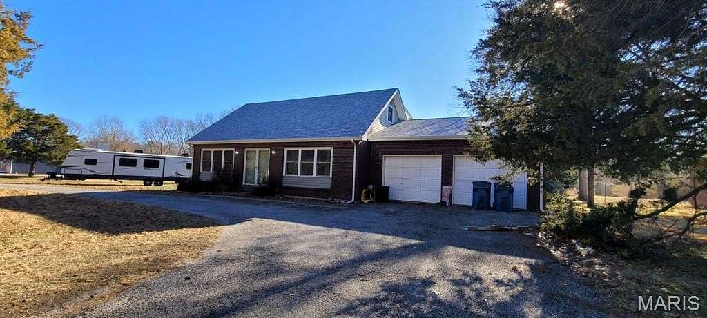 1.83 Acres of Residential Land with Home for Sale in Highland, Illinois