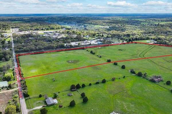 15 Acres of Land for Sale in Kemp, Texas