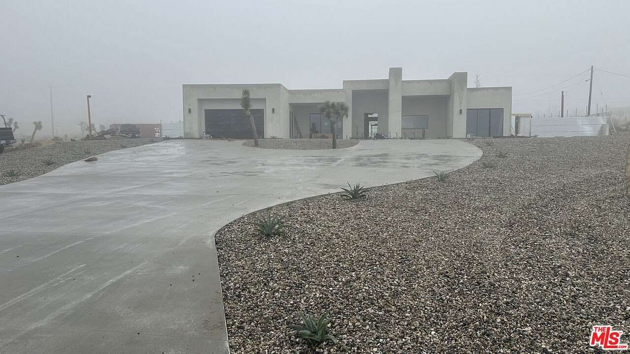 2.3 Acres of Residential Land with Home for Sale in Joshua Tree, California