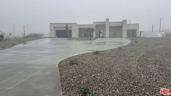 2.3 Acres of Residential Land with Home for Sale in Joshua Tree, California