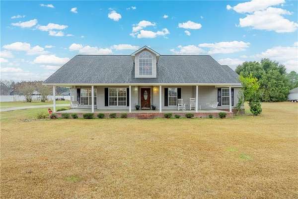 1.5 Acres of Residential Land with Home for Sale in Waycross, Georgia