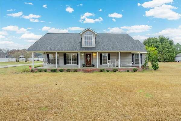 1.5 Acres of Land with Home for Sale in Waycross, Georgia
