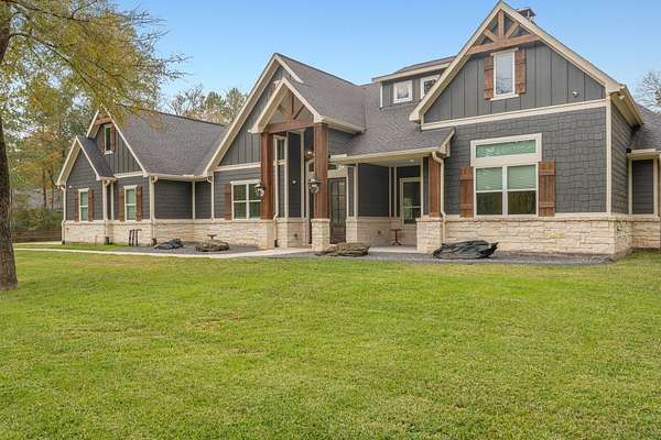 2.67 Acres of Residential Land with Home for Sale in Huntsville, Texas