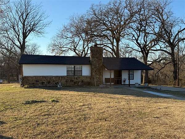 14.9 Acres of Land with Home for Sale in Wewoka, Oklahoma