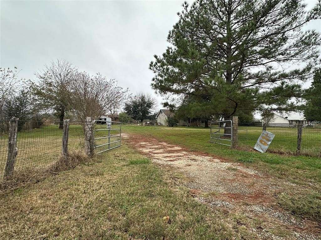 2.5 Acres of Residential Land for Sale in Groesbeck, Texas