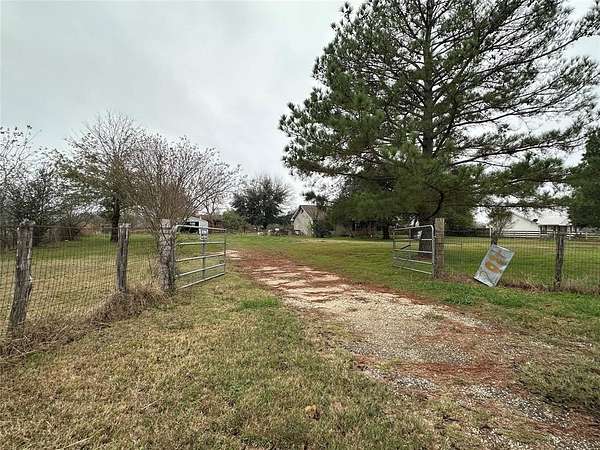 2.5 Acres of Residential Land for Sale in Groesbeck, Texas