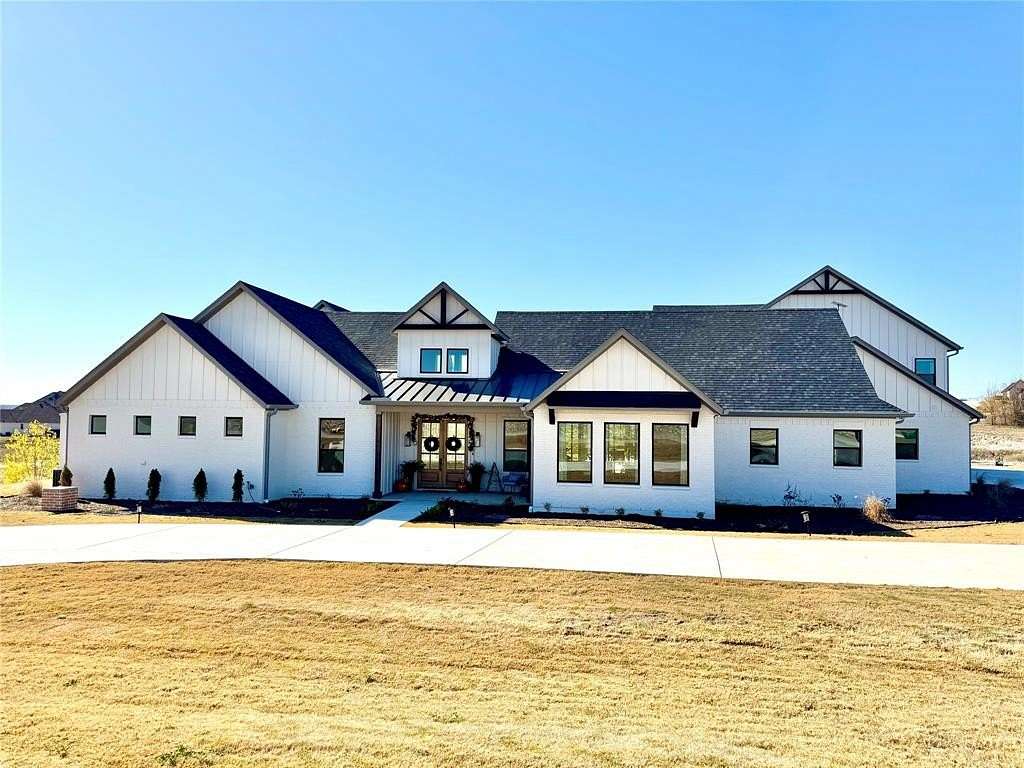 2 Acres of Residential Land with Home for Sale in Fort Worth, Texas