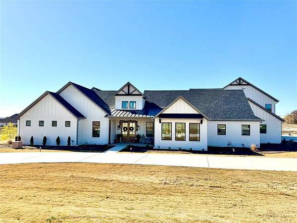 2 Acres of Residential Land with Home for Sale in Fort Worth, Texas